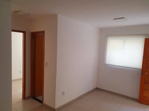 Image 10 - 887489