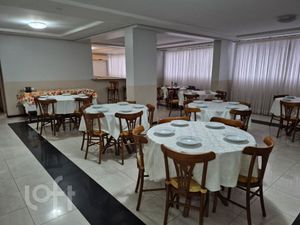 Image 11 - 887490