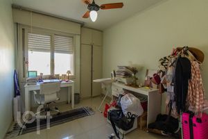 Image 12 - 887492