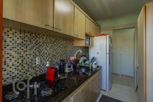 Image 5 - 887492