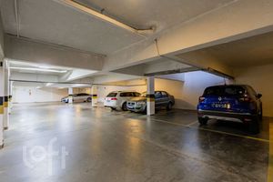 Image 33 - 887506