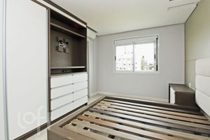 Image 15 - 887511