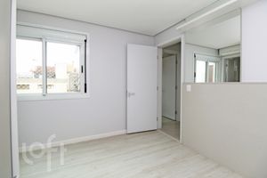 Image 21 - 887511