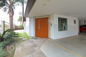 Image 29 - 887511