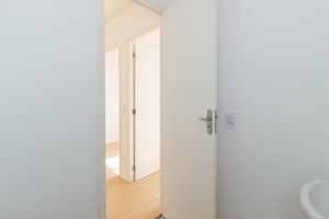 Image 19 - 887518