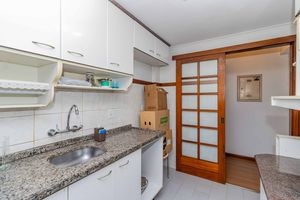Image 18 - 887524