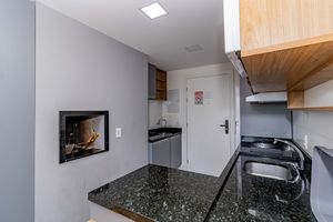 Image 14 - 887532