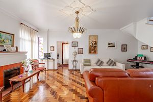 Image 4 - 887557