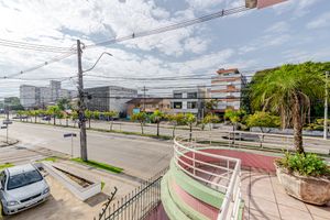 Image 18 - 887557