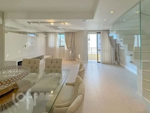 Image 11 - 887558