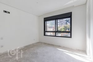 Image 22 - 887566