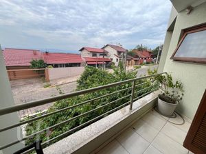 Image 11 - 887569