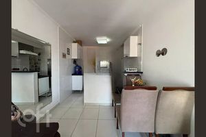 Image 19 - 887570