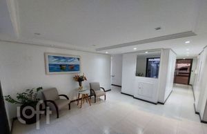 Image 18 - 887571