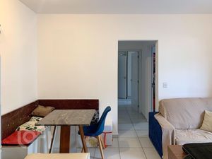 Image 6 - 887572