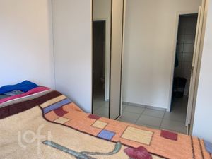 Image 17 - 887572