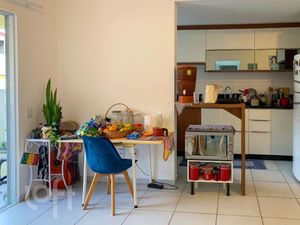 Image 11 - 887572