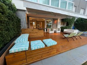 Image 15 - 887579