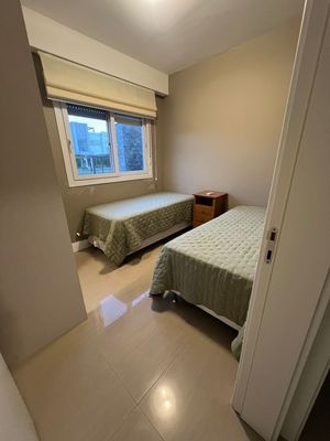 Image 6 - 887579