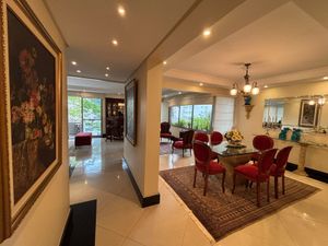 Image 0 - 887581