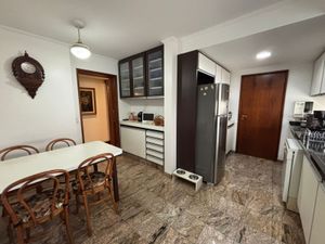 Image 19 - 887581
