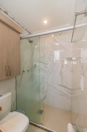 Image 18 - 887590