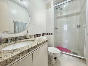 Image 15 - 887599
