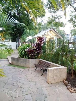 Image 11 - 887605