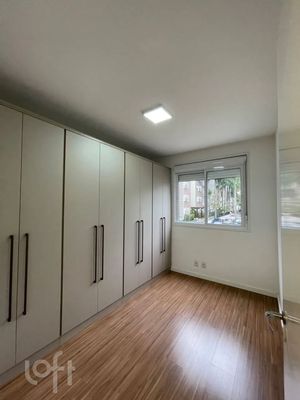 Image 11 - 887611