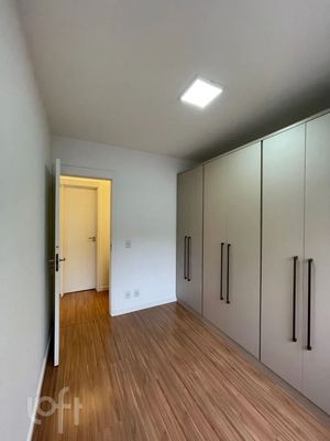 Image 12 - 887611
