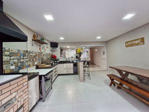 Image 6 - 887618