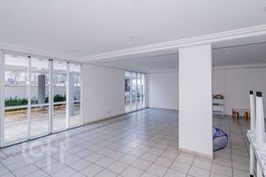 Image 27 - 887642