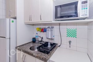 Image 15 - 887642