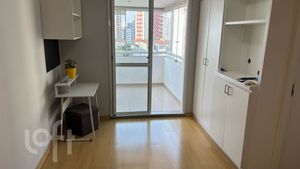 Image 5 - 887642