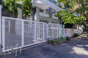Image 71 - 887642