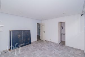 Image 32 - 887642