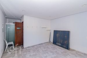 Image 29 - 887642