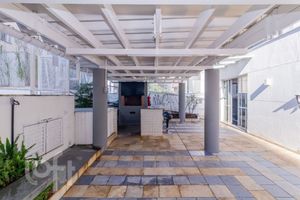 Image 40 - 887642