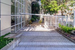 Image 70 - 887642