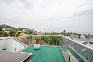 Image 30 - 887649