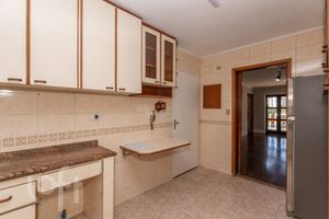 Image 10 - 887652