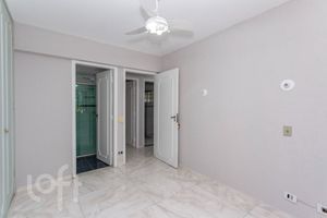 Image 38 - 887652