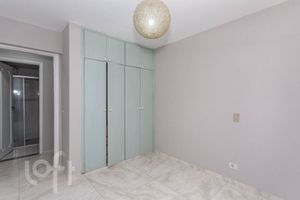 Image 31 - 887652