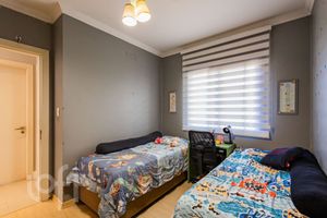 Image 19 - 887658