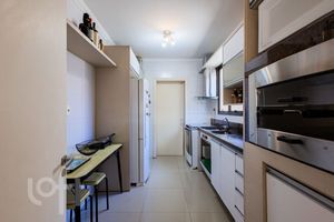 Image 8 - 887658