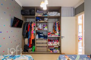 Image 20 - 887658