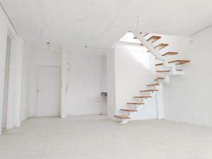 Image 4 - 887659