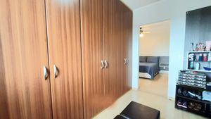 Image 11 - 887662