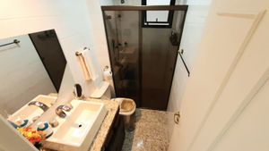 Image 8 - 887662