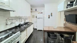 Image 4 - 887662